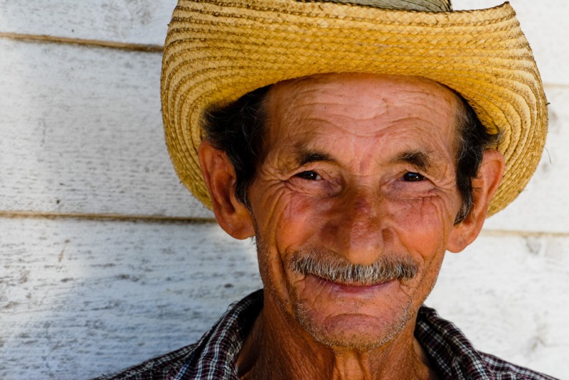 Cuba, Decrezenzio, farmer, Pinar del Rio, plantation, plants, South America, tobacco 0066-057