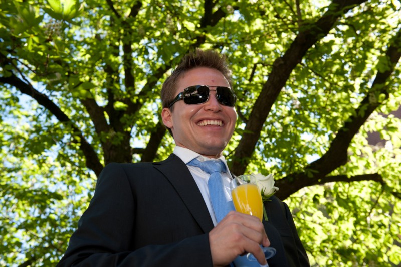 wedding,guest,brother,drinking,hubert,0520-506